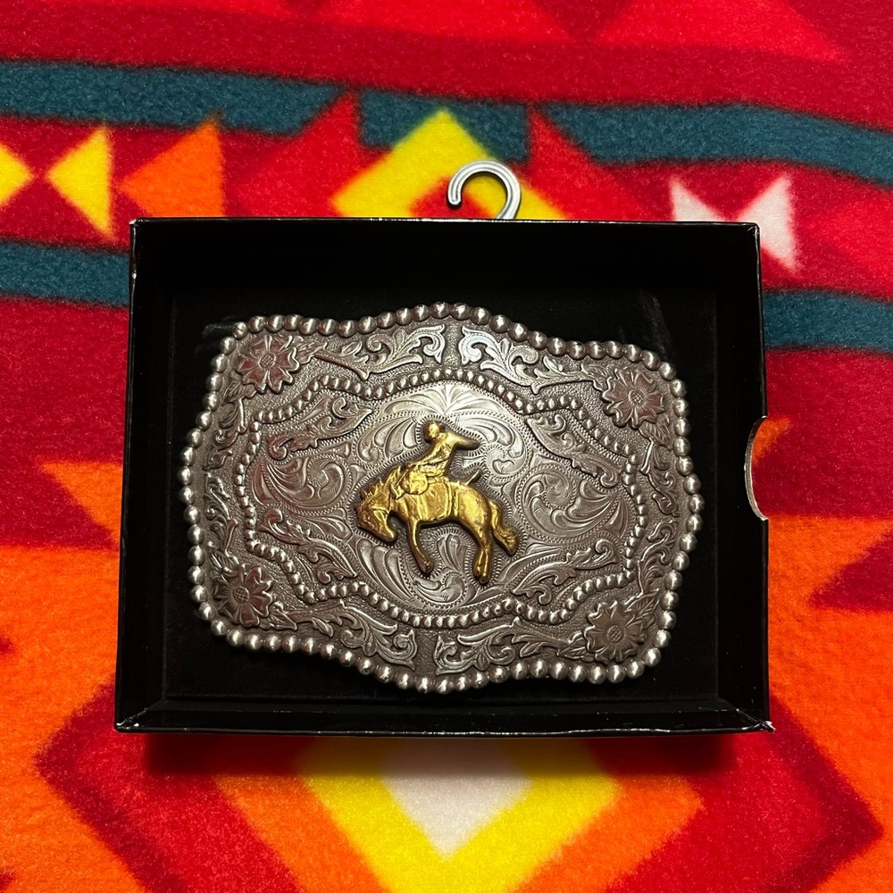 Women’s Cody James belt buckle